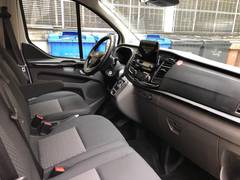 Автомобиль Ford Tourneo Custom 9 мест для аренды в аэропорту Вена-Швехат