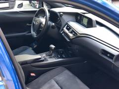 Автомобиль Lexus UX 200 для аренды в Инсбруке