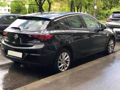Автомобиль Opel Astra для аренды в аэропорту Вена-Швехат